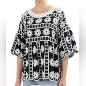 Kindred Anthropologie Black And White Floral Embroidered Blouse Top Size XL